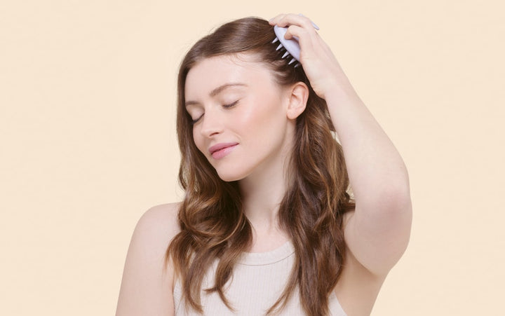 Scalp massage brush for care and relaxation - Aroma Zone