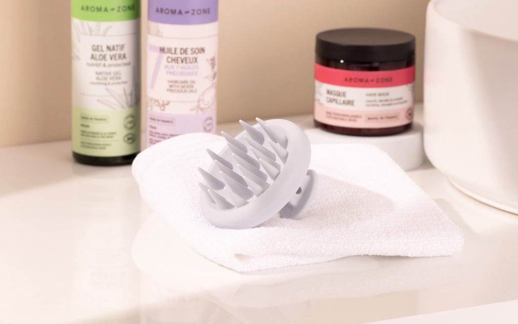 Scalp massage brush for care and relaxation - Aroma Zone - Image 3